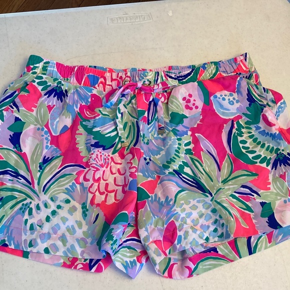 Lilly Pulitzer Pants - NWOT Lilly Pulitzer Pink and Green Pineapple Print Shorts